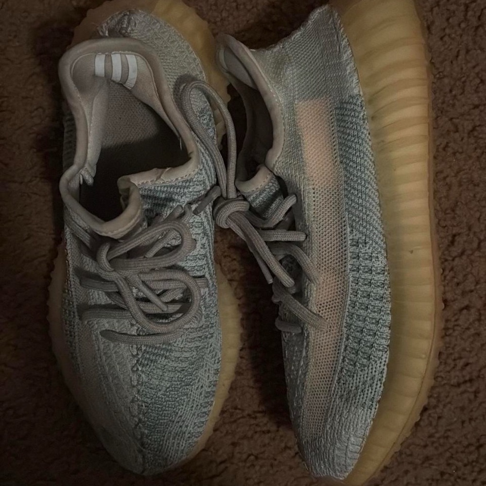 Yeezy - Picture 4 of 5
